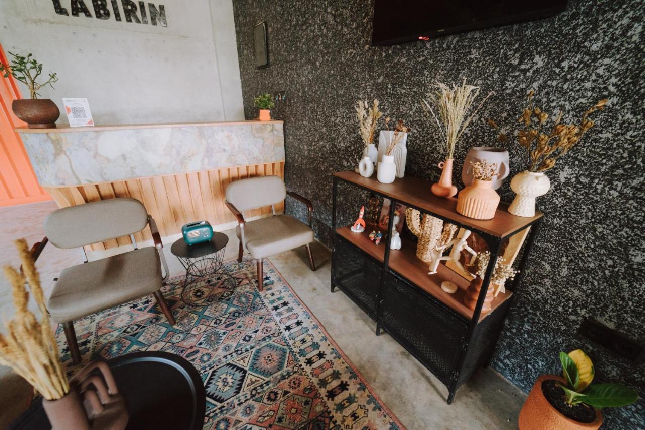 Labirin Wisma tamu Bandung